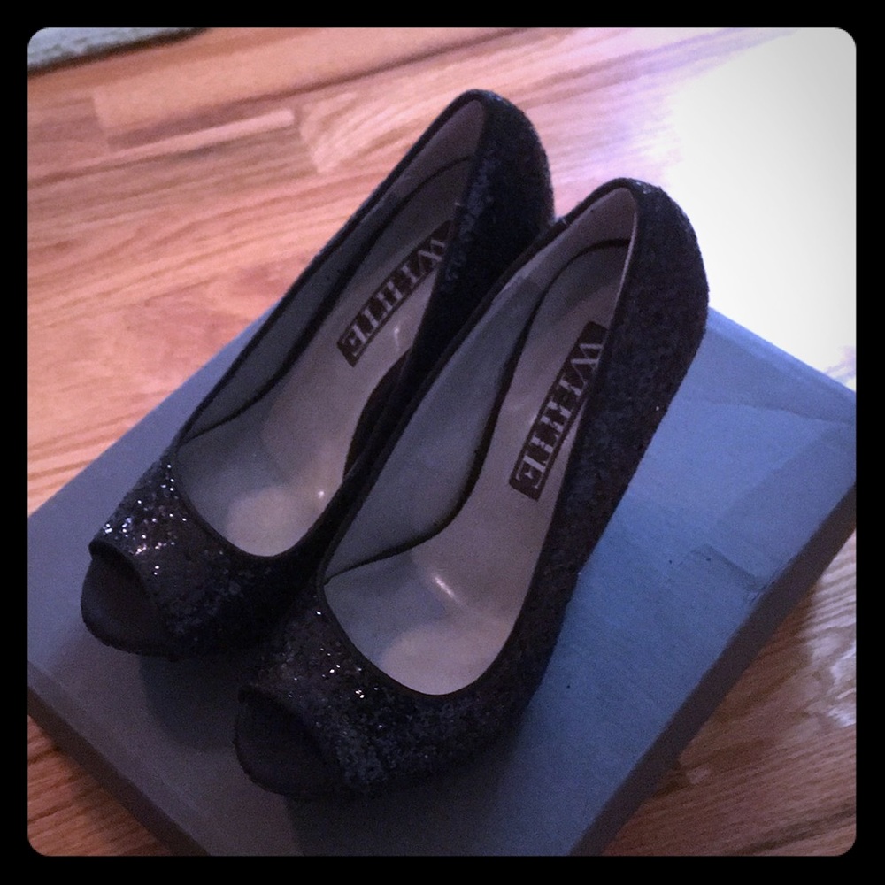 Vera Wang White Black Glitter Peep Toe Pumps